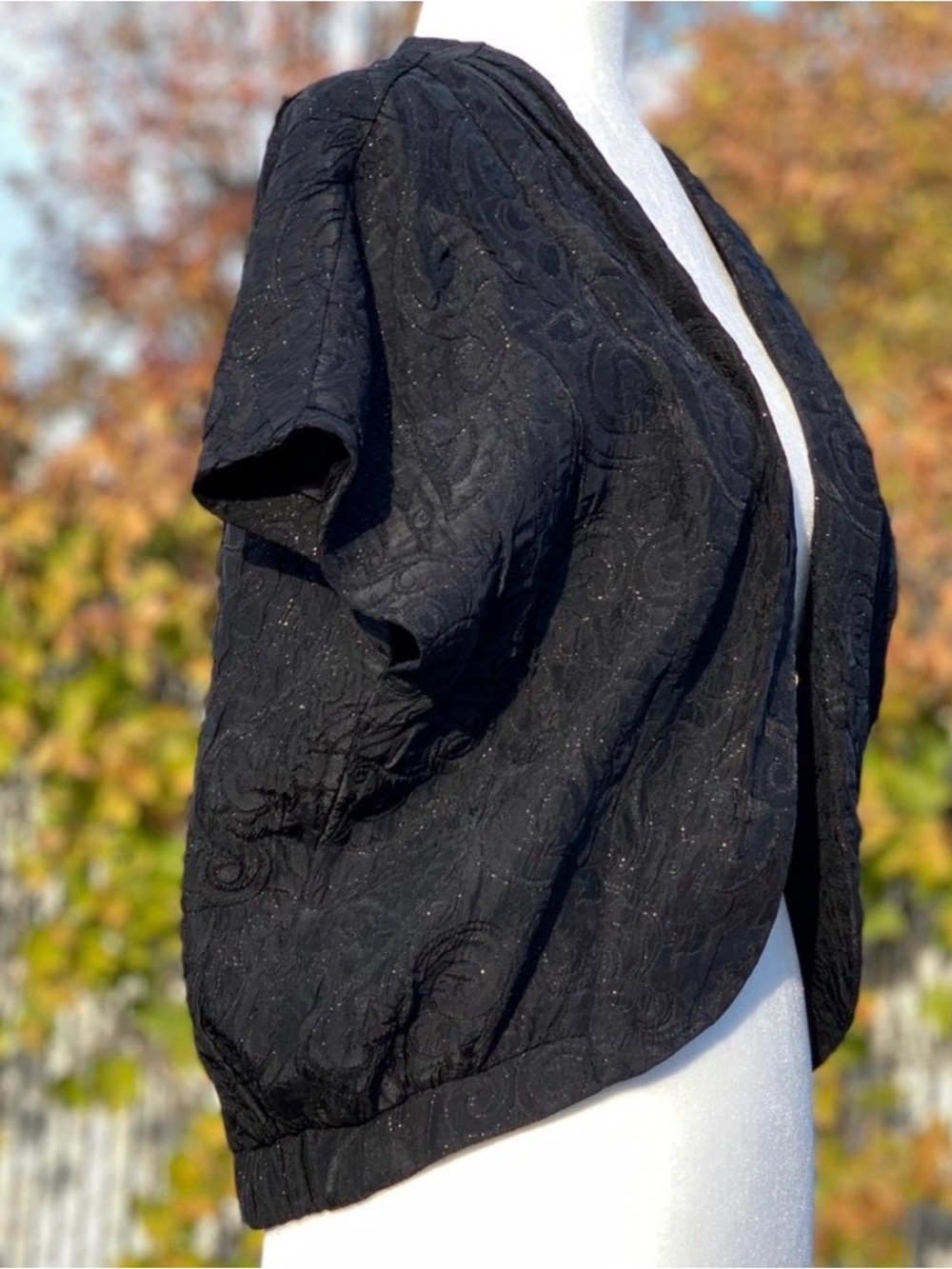 Love 21 Black Shimmery Open Curved Front Short Sleeve Cropped Bolero Shrug S/P - Picture 4 of 7